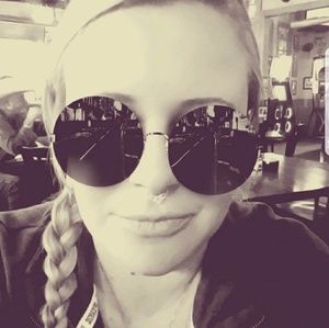 Meet your Posher, Kelli